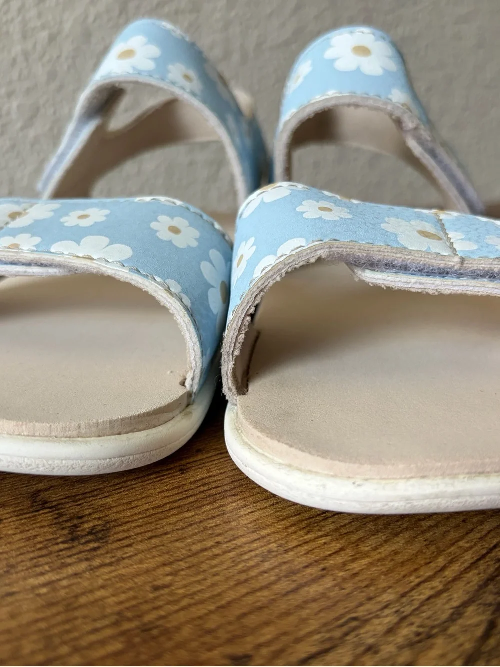 See Kai Run Girls 11 Jaylen Sandal Hook Loop Water Friendly Daisies Blue White